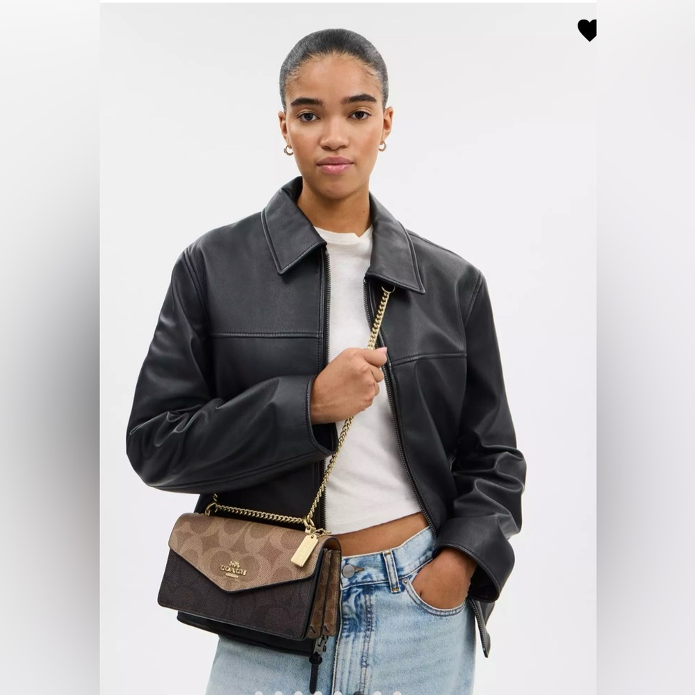 Klare Envelope Crossbody in Blocked Signature Coated Canvas - Picture 10 of 12